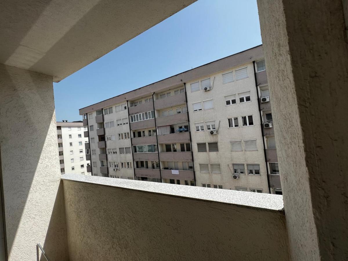 Elegant Apartment In City Centre Pristina Exterior foto
