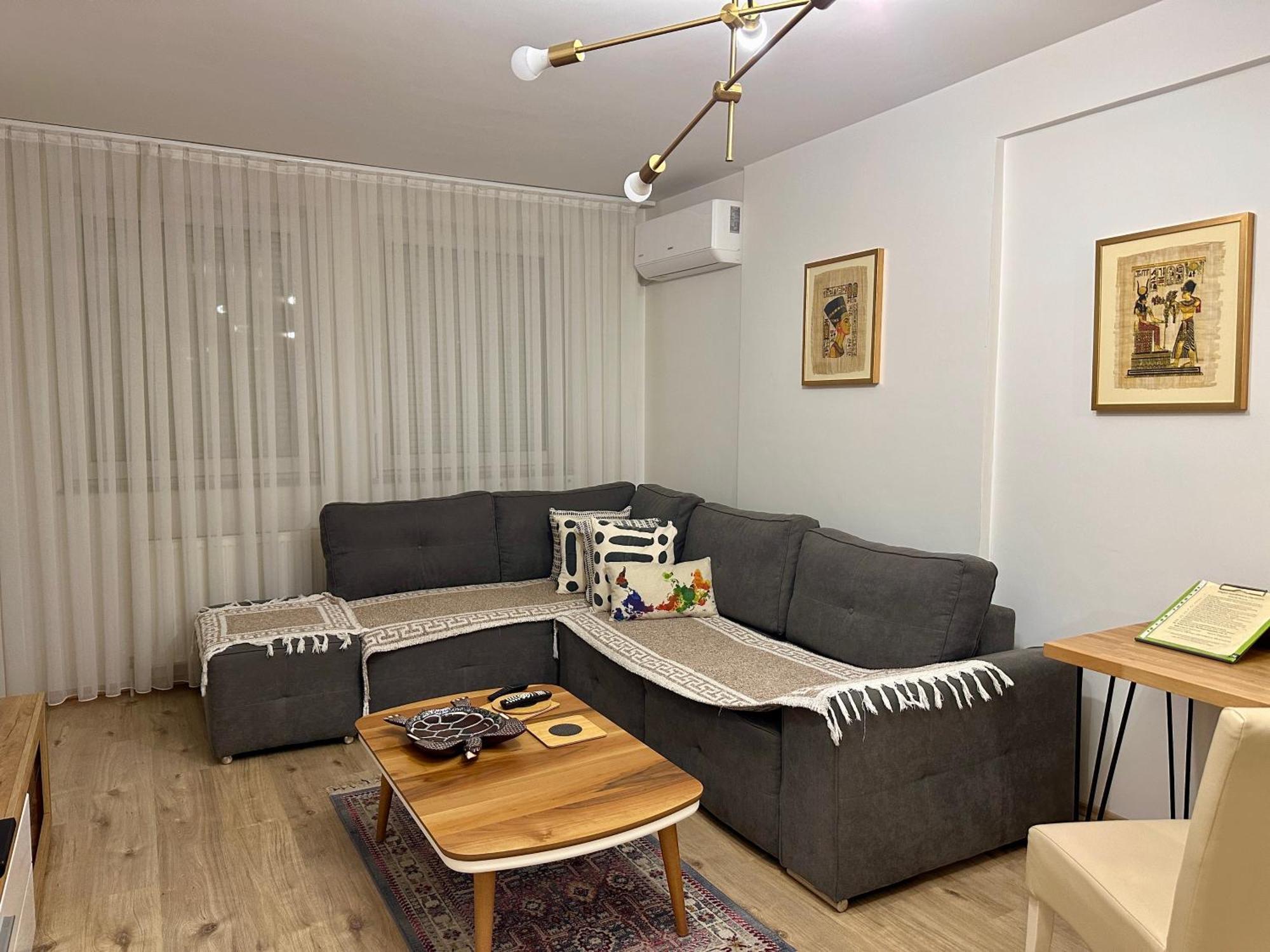 Elegant Apartment In City Centre Pristina Exterior foto
